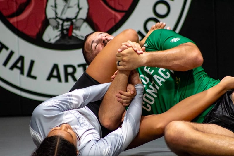A kimura grip battle between two no-gi athletes